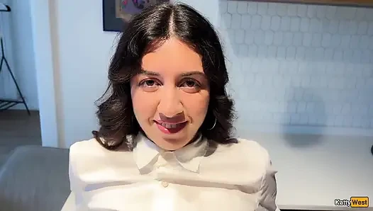 Katty West komşusüne salata yapmayı öğretiyor ama yarağı sertleşiyor - anal seks