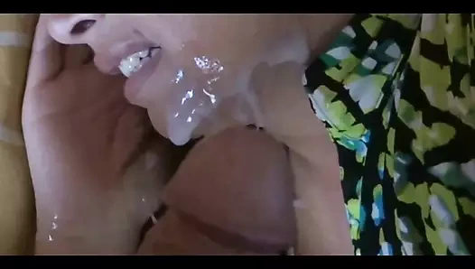 Üvey oğlumun arkadaşlarının beni vücudumun ve yüzümün her yerine yaptığı tam boşalmalar