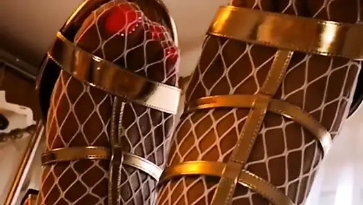 Yüksek topuklu erkekler