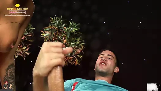 Seni inceliyorum, diyor, göğüslerini sıkarken