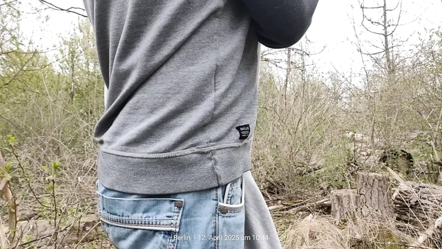 Azgın doğada Berlin'de mastürbasyon yapıyor