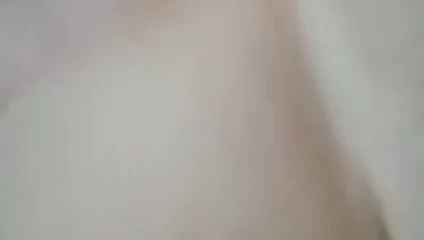 Erkek arkadaşı içerken bir partide bir fahişe becerdin