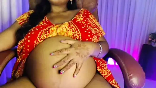 Göğüsler amcığını emiyor çırılçıplak çıplak şov, göğüsler oynuyor