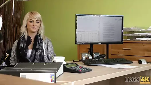 Mükemmel genç vücut ile Angelface, faturaları için seks ile öder