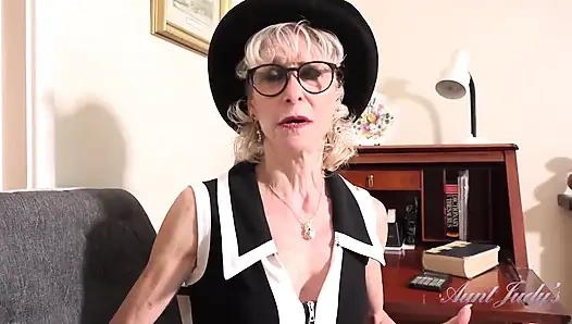 Auntjudys - olgun nine patronun dee lite ofiste yarağını emiyor