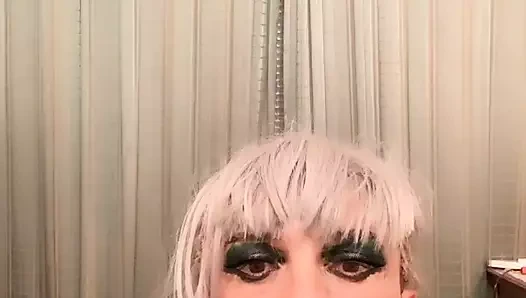 panelde trans sürtük