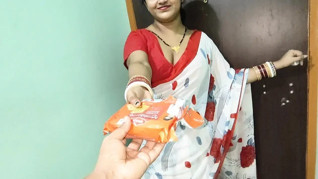 Pados ki bhabhi Diwali ki mithai leke aayi - desi fantasy