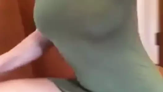 Putinha de vestido exibiu a buceta