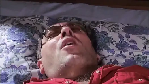 Sınıf hanımefendisi Roberto tarafından binilir