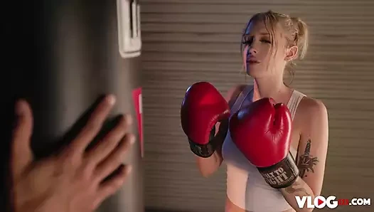 Atletik sarışın Marilyn Johnson 69'un ardından sert sikiliyor