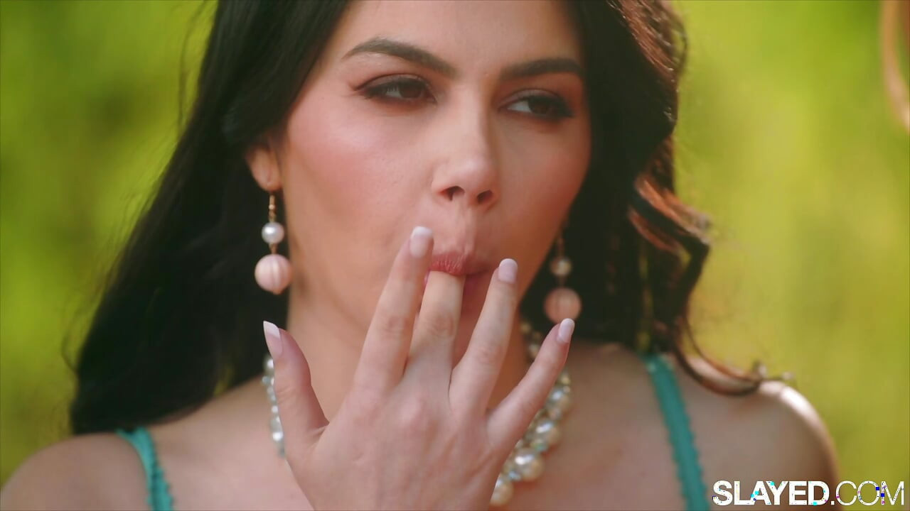 Katledilen sevgilinin sevgilileri ve küçük ejderha makası ve sert boşalması