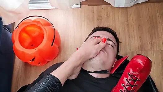 Dracula Kiffa Cadısını ısırmaya çalışıyor ama dersini aldı