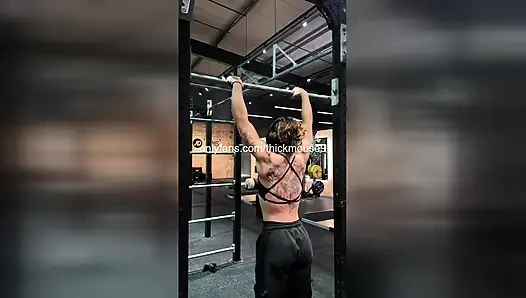 18 yaşındaki tiktok kızı masaj silahıyla amını fışkırtıyor canlı