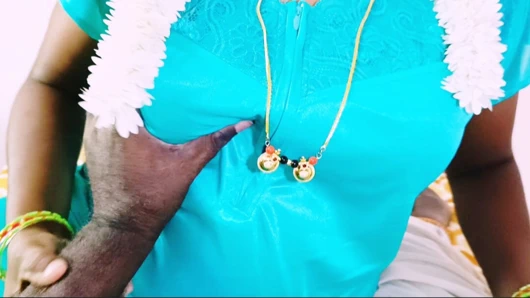 Hintli aile porno ev hanımı kocasının babasını sikiyor. Telugu kökty konuşuyor. #1