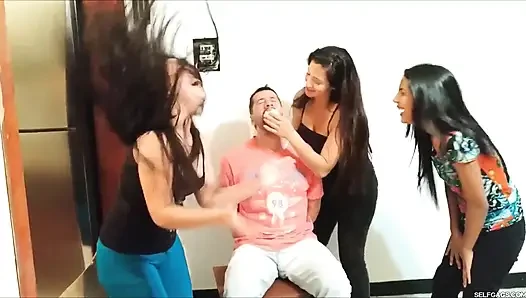 Latin üçlüsüne külotlu çoraplı esaret oğlan oyuncağı olmak