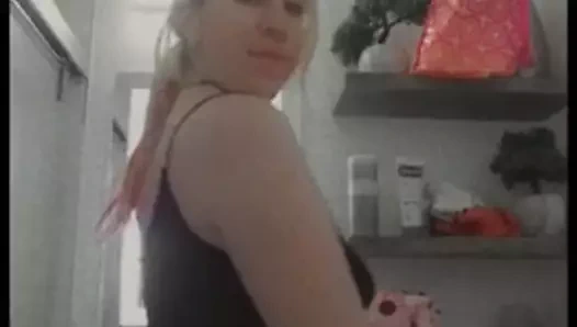 Lolafuccbunny banyoda buluşmak istiyor