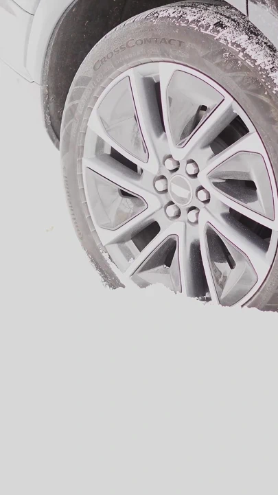 Yardım et, arabam karda mahsur kaldı.