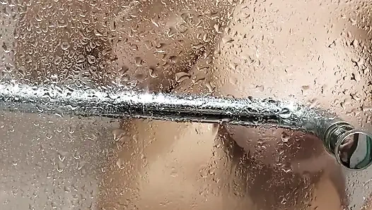 Büyük memeli üvey kız kardeş