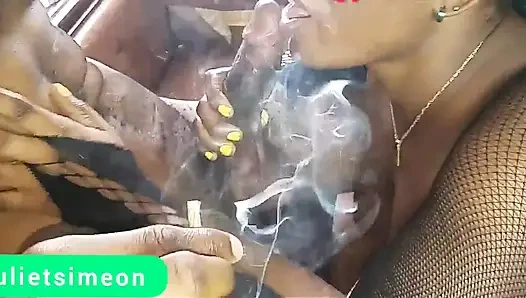 Sandalyede sikilmekten zevk alamadığım için beni yatağa götürmesini ve beni çok iyi sikmesini istedim.