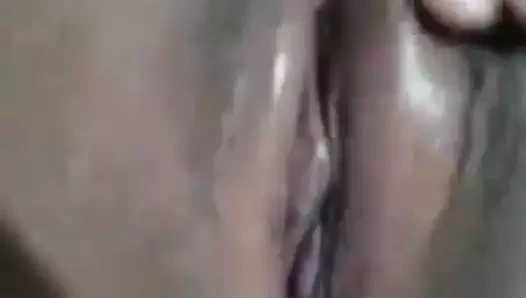 Dolly moda tiktok yıldızı ıslak amcığını parmaklıyor