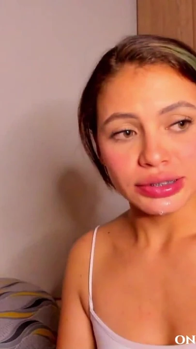 Захватывающий момент из "СВОДНЫЙ БРАТ КОНЧАЕТ ДВАЖДЫ МНЕ В РОТ, А Я ГЛОТАЮ ЕГО СПЕРМУ"