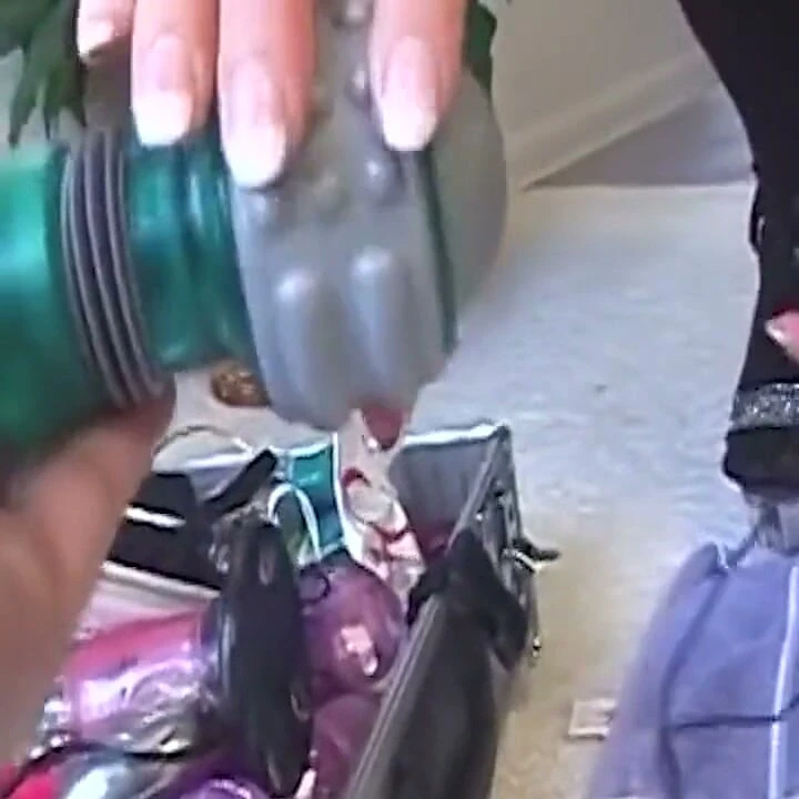 Sarışın hatun patlayıcı fışkırtma için amını parmaklıyor