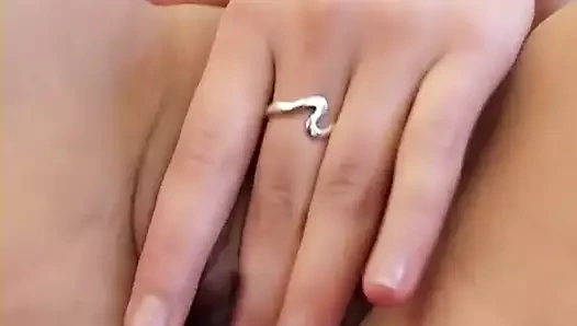 Sıska kız mastürbasyon yapmak