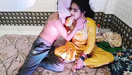 Gerçek desi evli kadın kovboy kız ve geleneksel kıyafetlerle tutkulu seks