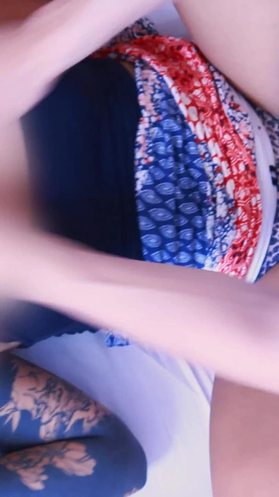 Ateşli hatun dövmeli misyonerde o sıkı amcığın tadına bakmama izin veriyor