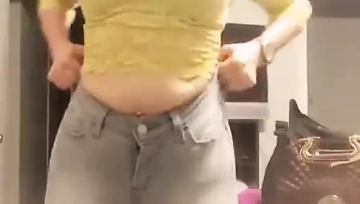 Une danseuse qui aime faire durcir les queues twerk