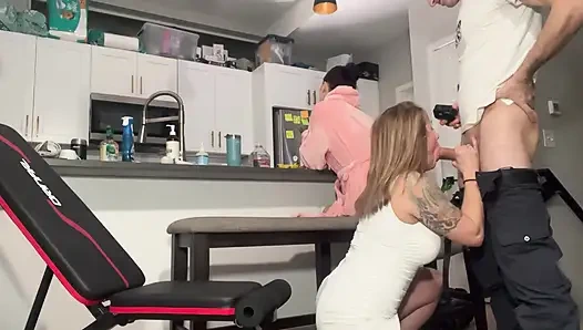 Omg! Sevgililer gününde kız arkadaş anal ve üvey anne ile üçlü grup seks hediyesi dölleniyor ve hamile kaldı
