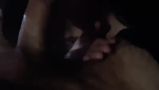 Sürtük üvey kız kardeş yarağımı emmeyi seviyor!!