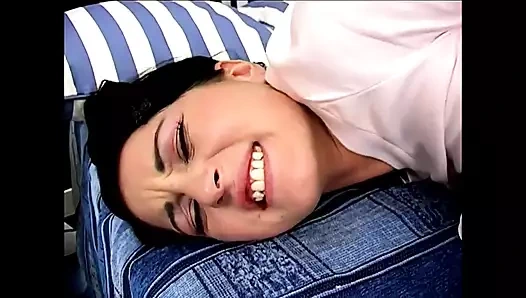 Simone Shine için vahşi anal oyunlar