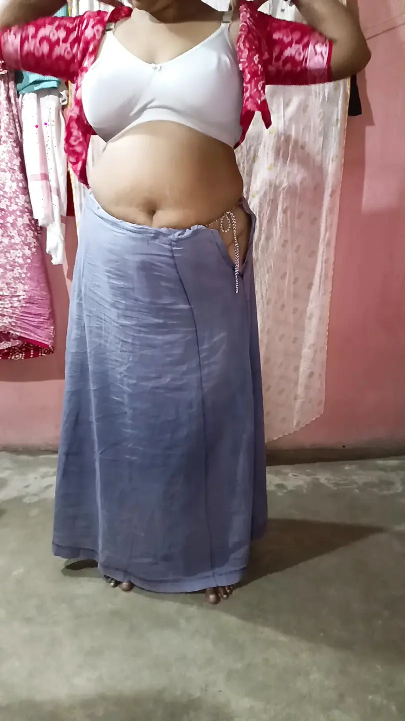 Trending Yellow Saree Dropping Solo Sfw Feat Pakhi By Faphouse (Uncut) - Singapore Special