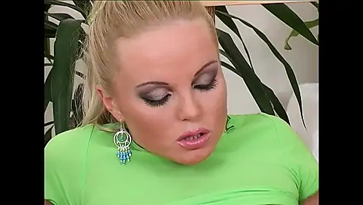 En güzel sarışın en ateşli fahişe heyecan verici solo mastürbasyon!! Cilt 5