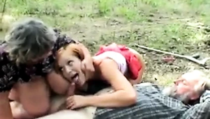 Röntgenci genç kız yaşlı çifti gözetliyor