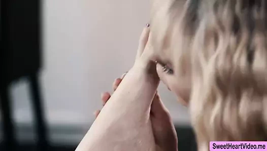 Nikki ve lilly yardım birbirlerine orgazm