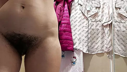 Yaramaz seksi orta yaşlı seksi kadın çıplak kıyafetler deniyor. Latin kıllı amcık yatakta kıyafetleri deniyor.