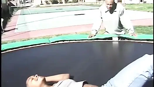 Zenci bebek öğretmeni için her şeyi yapıyor