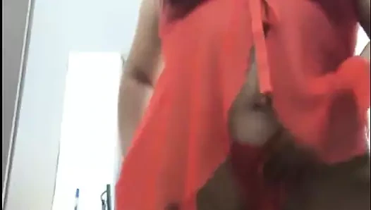 Vibratörle iç çamaşırlı ve topuklu ayakkabılarla sikişiyor