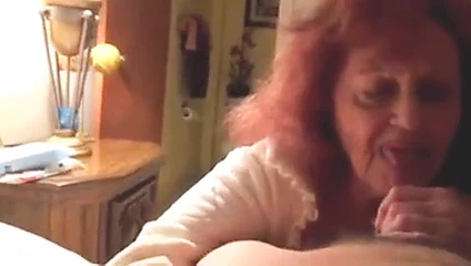 Gerçek sıcak anneanne gets genç horoz