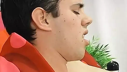 Sıska genç amatör Alonzo Phoenix mastürbasyon yapıyor ve boşalıyor