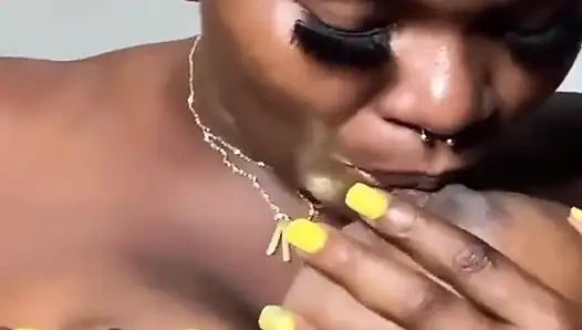 Dildo ve vibratörümle iyi vakit geçiriyorum