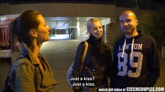 Güzel Çek çifti gf değişimi için para alır