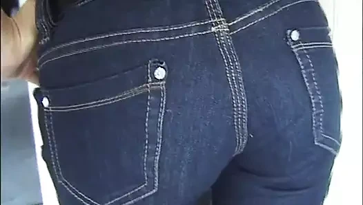 Ugne'un ilk pornosu teşhirci bir sokak fahişesi