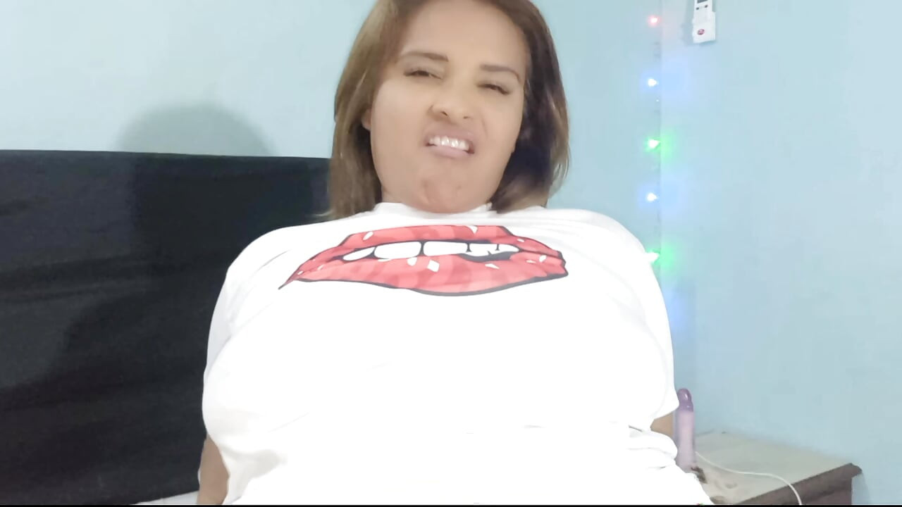 Gina şanslı bir adama zengin bir anal seks seansı yapıyor