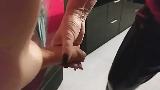 Şehvetli nine büyük bir yarağı emiyor