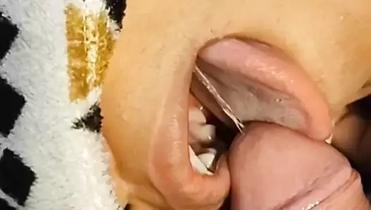 Kahvaltıda köleme sidik ve döl veriyorum