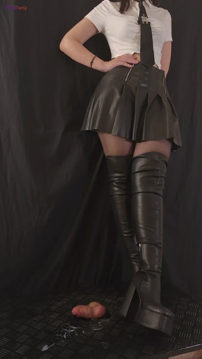 Учительница-госпожа в поручении The Crush