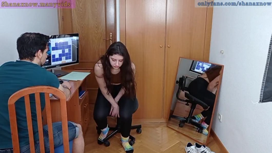 Genç öğrenci şantaj, pov oral seks, ağzına boşalmak, yutmak.